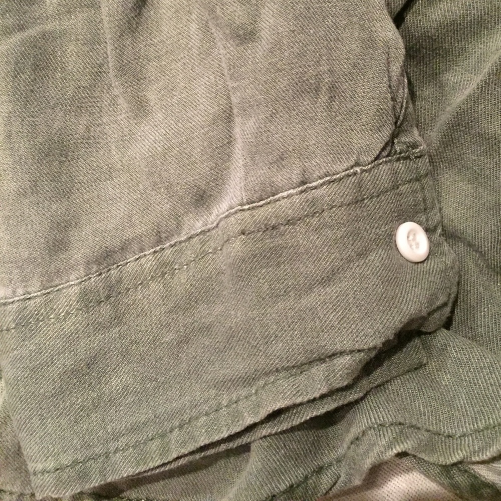 Button down - Picture 2 of 4